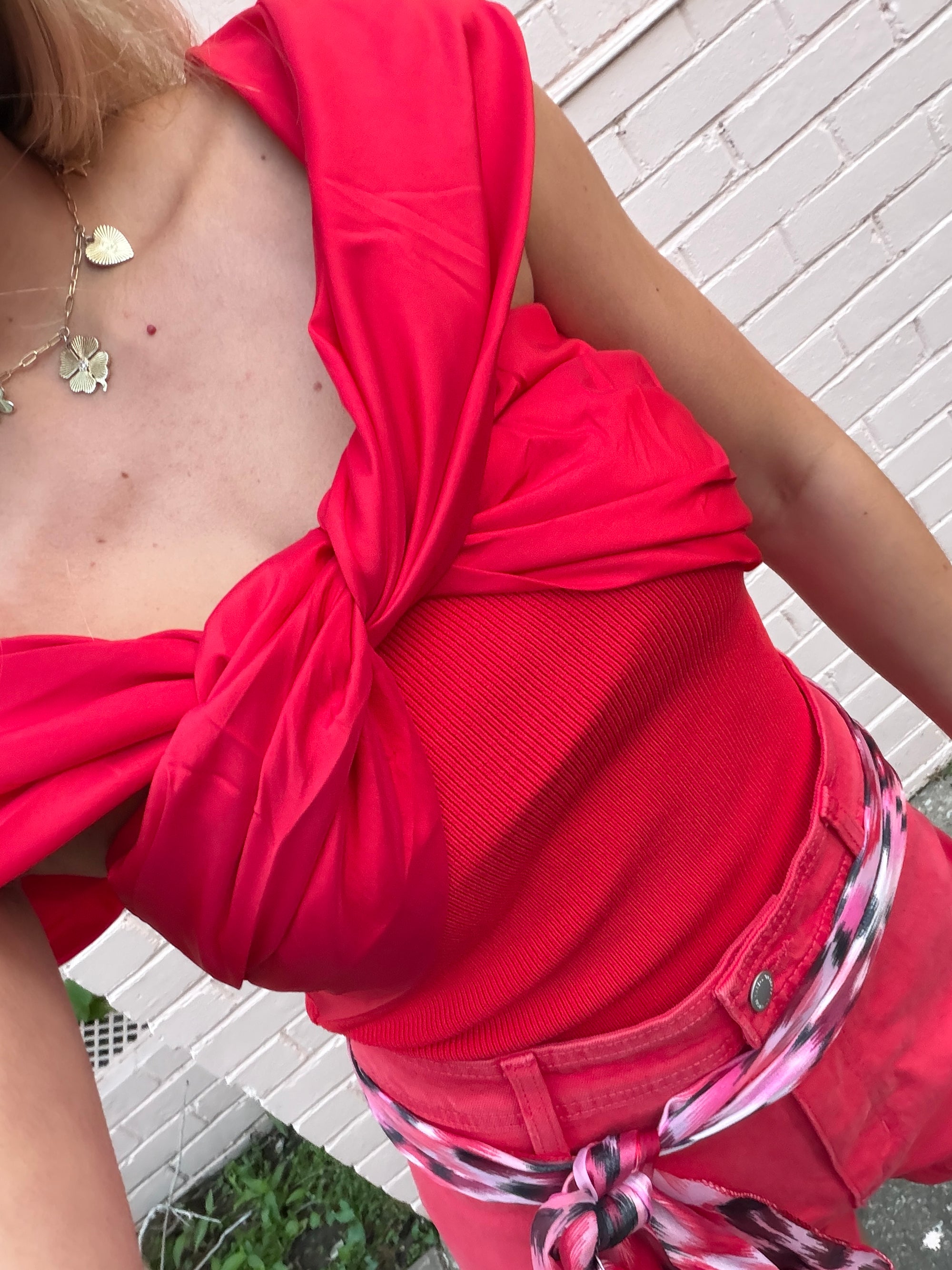 BRIGHT COLOR TWISTED BUST OFF SHOULDER CROP TOP: RED